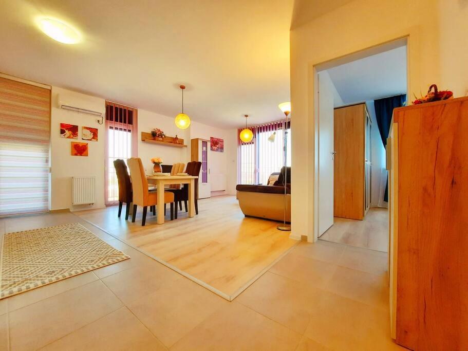Beautiful Panoramic Central Apartment - City Of Mara Тимишоара Экстерьер фото