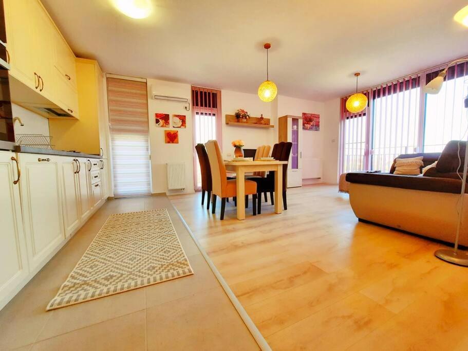 Beautiful Panoramic Central Apartment - City Of Mara Тимишоара Экстерьер фото